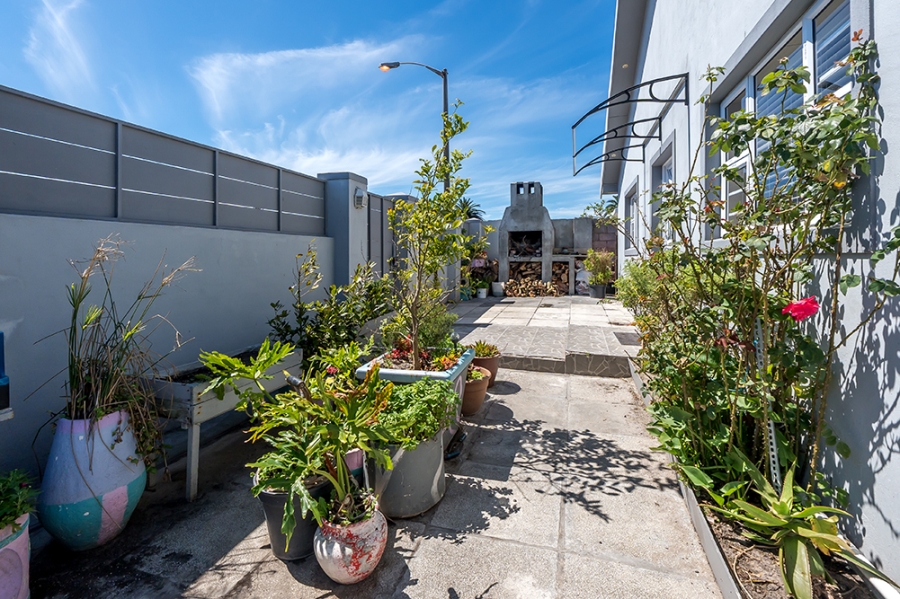 4 Bedroom Property for Sale in Grassy Park Western Cape